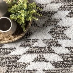 NuLOOM Adelade Aztec High Low Shaggy Tassel Area Rug -Home Textiles Store GUEST 12a76c1e 63db 46e5 9f55 c5e8b1bf71e3