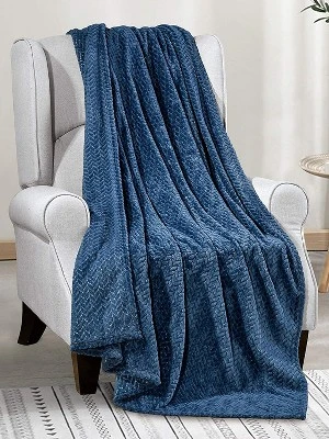 Oversized Super Cozy And Extra Heavy Chevron Braided Blanket (50" X 70") 8 Oversized Super Cozy And Extra Heavy Chevron Braided Blanket (50" X 70") - Image 6