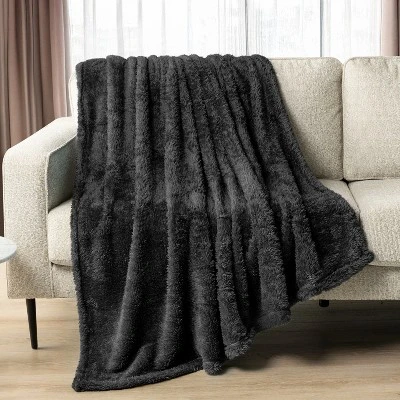 PAVILIA Plush Throw Blanket For Couch Bed, Faux Shearling Blanket And Throw For Sofa Home Decor 4 PAVILIA Plush Throw Blanket For Couch Bed, Faux Shearling Blanket And Throw For Sofa Home Decor - Image 2