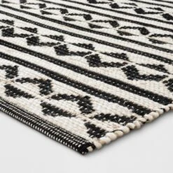 2'6"x4' Geometric Woven Accent Rug Black - Project 62™