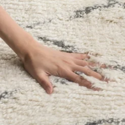 Katie Geometric Area Rug - Safavieh -Home Textiles Store GUEST a5b729bd 8fd5 47f4 a6c0 d6f6e33bddff