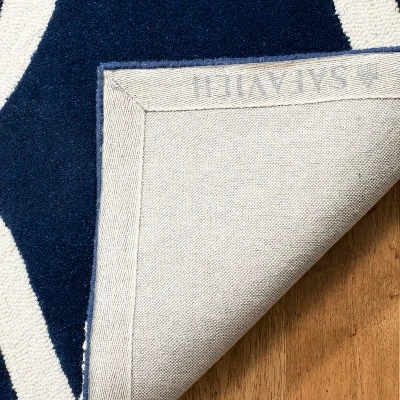 Brittany Geometric Tufted Accent Rug - Safavieh 5 Brittany Geometric Tufted Accent Rug - Safavieh - Image 3